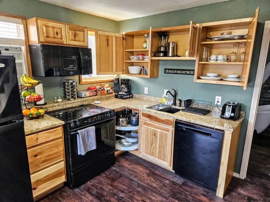 Private Cabin- Breakfast - Double Tub - 75In Tv - Sup - Washer Dryer - Bbq West Point Екстериор снимка