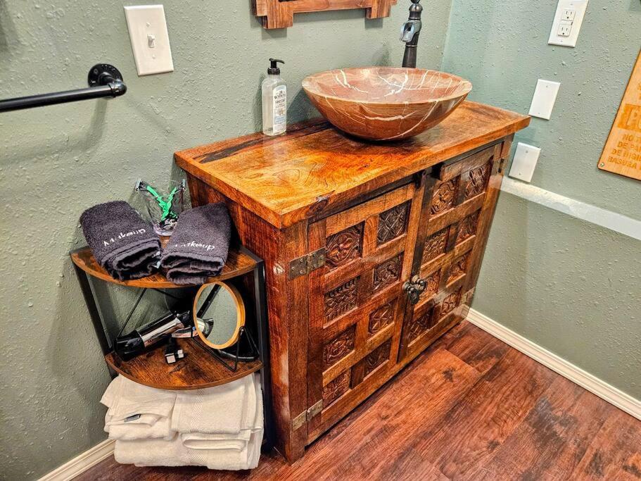 Private Cabin- Breakfast - Double Tub - 75In Tv - Sup - Washer Dryer - Bbq West Point Екстериор снимка