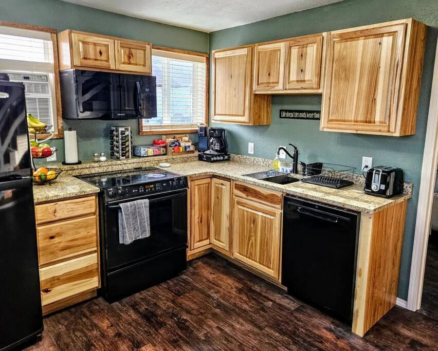 Private Cabin- Breakfast - Double Tub - 75In Tv - Sup - Washer Dryer - Bbq West Point Екстериор снимка