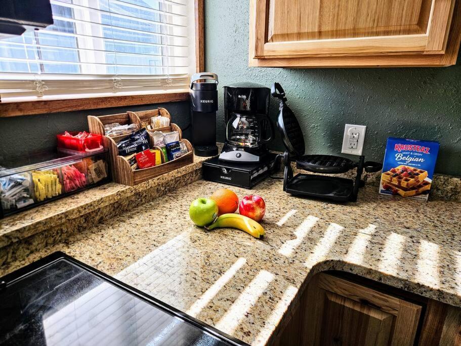 Private Cabin- Breakfast - Double Tub - 75In Tv - Sup - Washer Dryer - Bbq West Point Екстериор снимка
