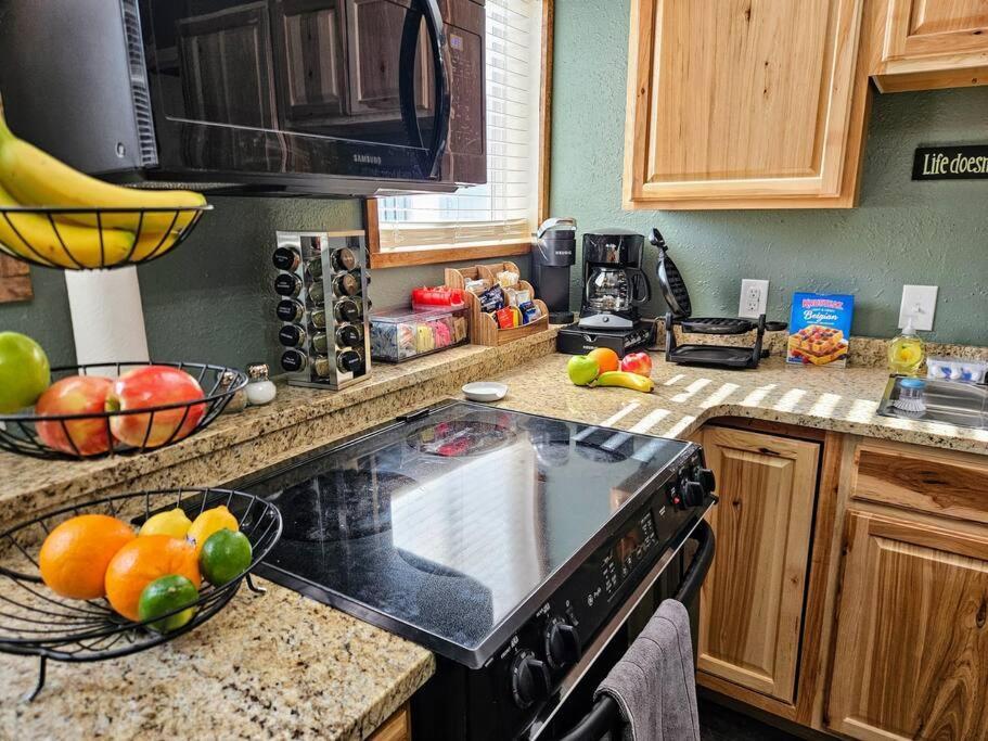 Private Cabin- Breakfast - Double Tub - 75In Tv - Sup - Washer Dryer - Bbq West Point Екстериор снимка